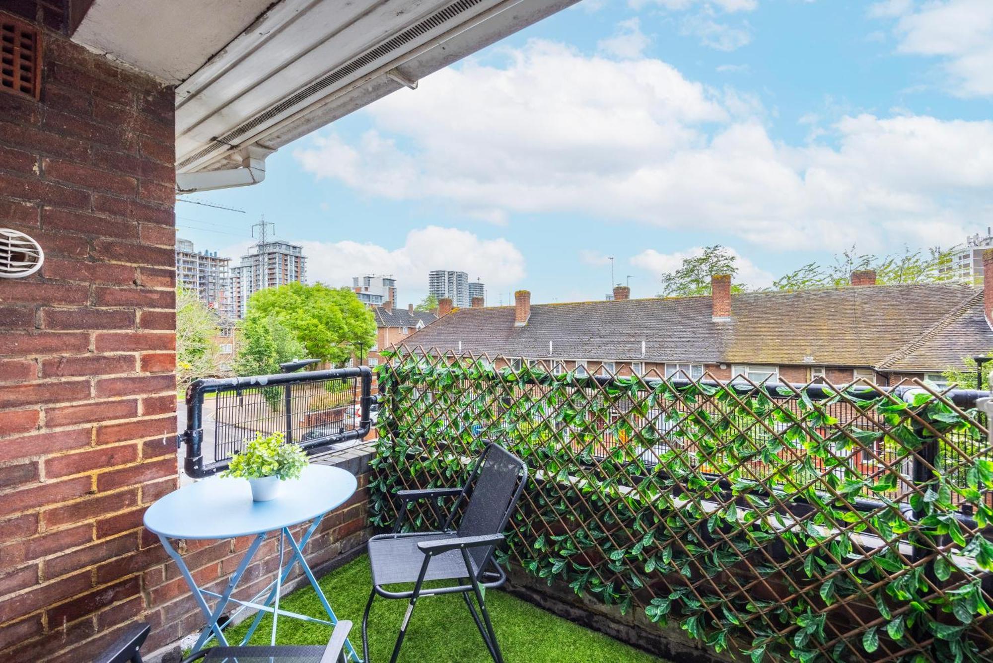 Excel O2 Stunning Large 3 Bedroom Apartment With Balcony ลอนดอน ภายนอก รูปภาพ
